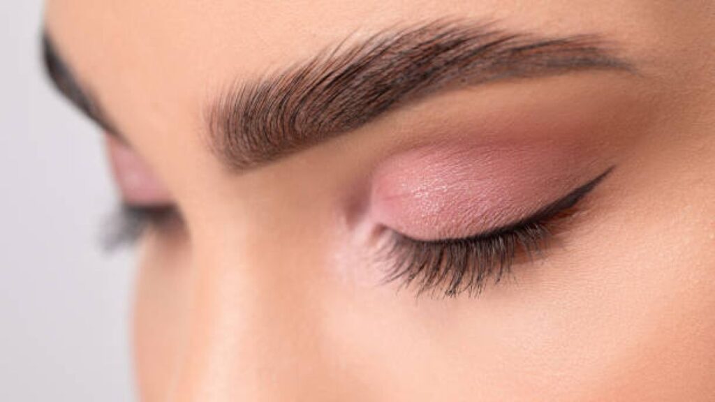 te contamos todo lo que tenes que saber sobre el laminado de cejas 1551129 1024x576